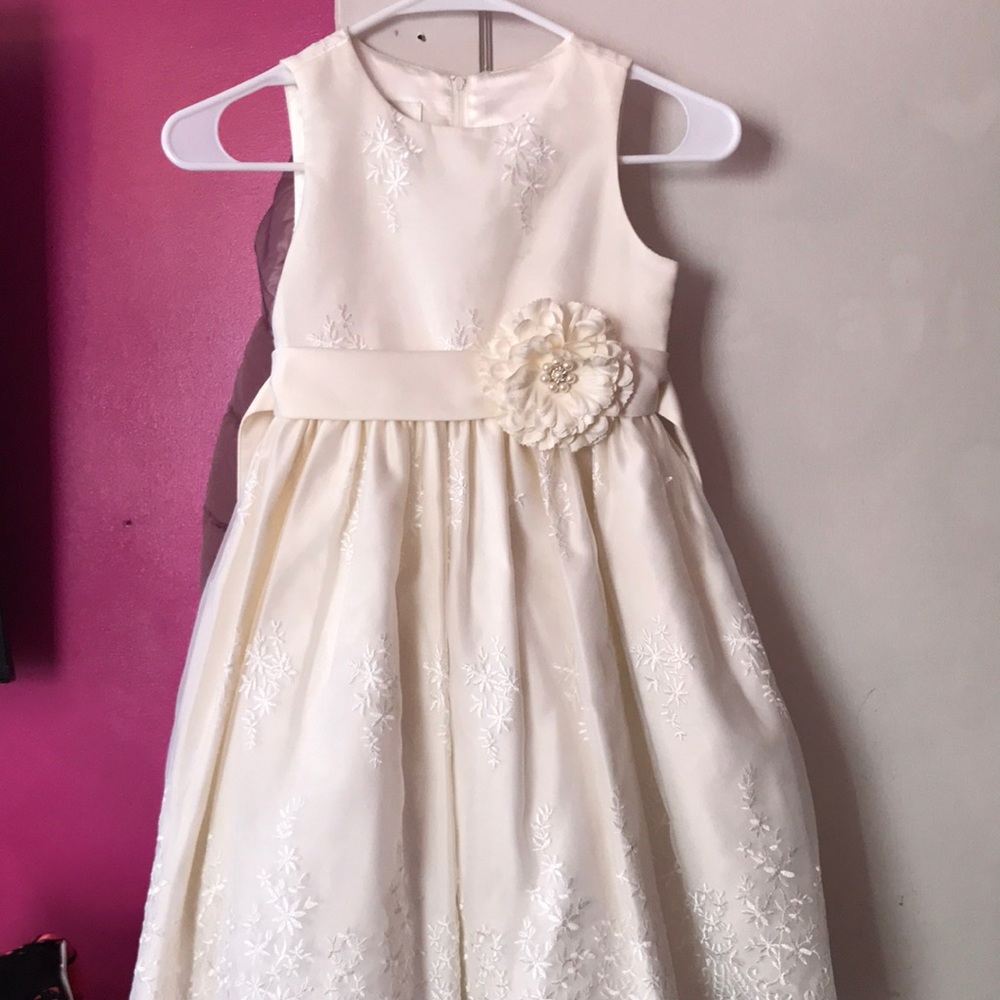 Girls off white dress size 7